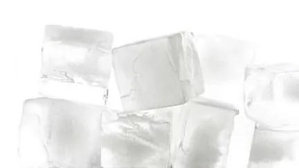 Warum Eiswürfel oft grau-weißlich und nicht durchsichtig sind!