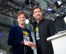 Zien: Mattie en Wietze delen kiekje van hereniging