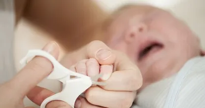 Nagels knippen van je kindje is een hele klus maar niet met deze tips!