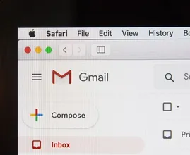 Opgelet: valse e-mail met uitnodiging voor coronavaccinatie in omloop