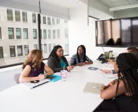 Onderzoek wijst uit: vrouwen functioneren beter op een warm kantoor