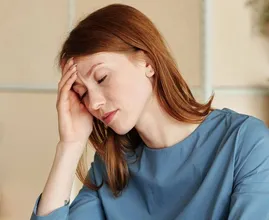 Aiii: vrouwen krijgen drie keer zo vaak migraine als mannen