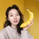 이 여성은 매일 바나나 껍질을 얼굴에 문지르는데 그 이유는 바로 이와 같습니다!