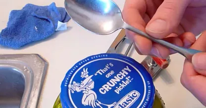 6 manieren om een klemmende pot te openen