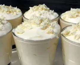 Luftiges Mousse au Chocolat aus weißer Schokolade!