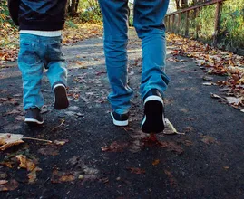 Jeans kürzen ohne Schere oder Ändern des Originalrandes!