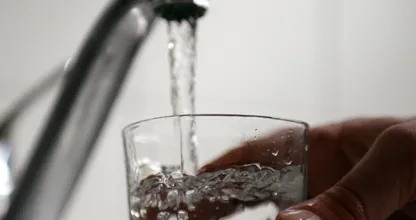 In diesen fünf Situationen solltest du kein Wasser mehr trinken!
