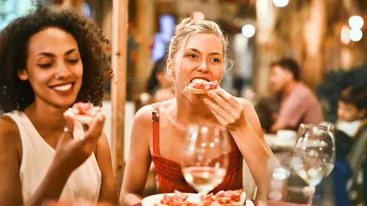 Zo kun je geld besparen en tóch uit eten gaan
