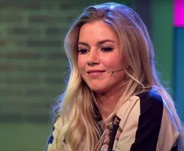 Prachtig! Anouk Hoogendijk showt vol trots haar babybuik
