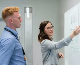 Vrouwen verdienden in 2020 maar liefst 14 procent minder per uur dan mannen
