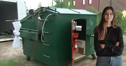Deze jonge vrouw veranderde een vuilcontainer in een klein huis - het interieur zal je verbazen!