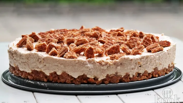 Magst du Honigwaffeln? Für diese cremige Honigwaffeltorte brauchst du noch nicht einmal einen Ofen!