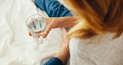 Moet je naarmate je ouder wordt meer water drinken?