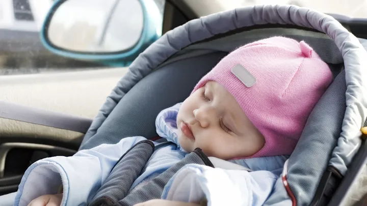 Warum ist es lebensgefährlich sein Kind mit einer Winterjacke im Kindersitz anzuschnallen
