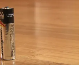 Wow! With this amazing trick you can test whether your batteries are charged! Genius!
