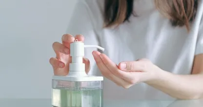 Doe dit als je desinfecterende handgel in je ogen hebt gekregen
