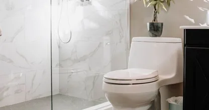 Andare in bagno di notte? Evita di andarci con questi consigli