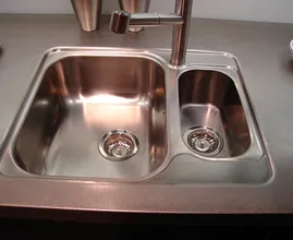 Dieses praktische Mittel wird rostfreien Stahl wieder zum Glänzen bringen!