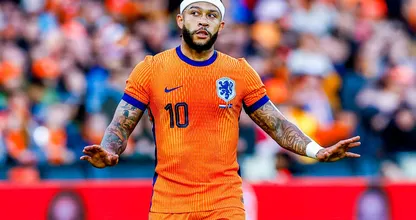 Memphis Depay over zweetband-discussie: 'Mijn vriendin vindt het mooi staan'