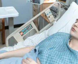 3 Wochen nach der Geburt von Zwillingen fühlte sich die Mutter krank - als der Arzt das Ultraschallbild sah, sagte er: "Es tut mir leid"