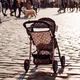Invenzione interessante: il passeggino che si muove da solo