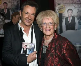 Gerard Joling vertelt hoe het nu met hem gaat na verlies moeder