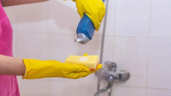 5 trucjes om je glazen douchewand mooi en schoon te houden