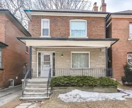 96-year-old lady is selling her house, revealing a remarkably preserved interior