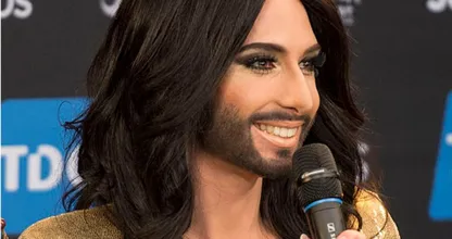 Conchita Wurst rasiert ihre Haare und ist beinahe nicht wieder zuerkennen!