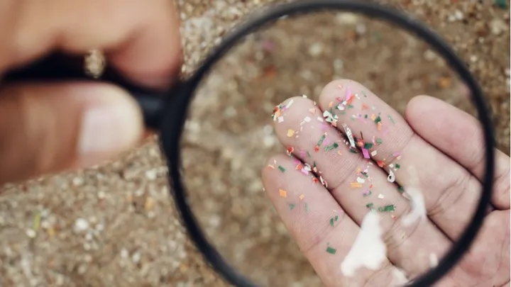 Wasstrips, microplastics en PVA: wat jij moet weten voor de wasmachine draait