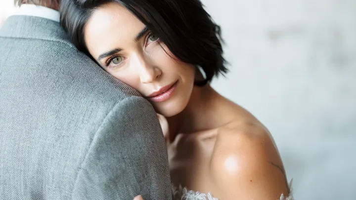 Sua mãe usou um vestido de noiva em seu casamento - a reação do noivo a deixou atônita