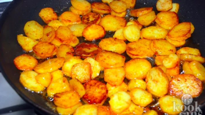 This is how you'll make sure your potato slices end up super crispy! Such an easy trick!