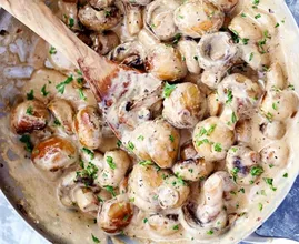 Köstlich: diese cremigen Champignons schmecken echt zu jedem Gericht lecker!