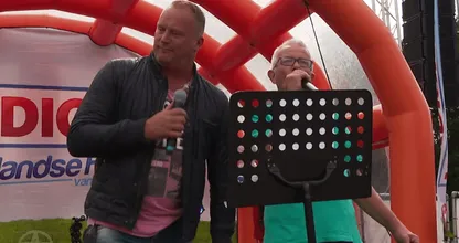 Wat vind jij van de zangkunsten van Boer Geert? Frans Bauer is enthousiast! Dit moet je zien!