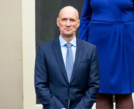 Ministers Kuipers en Van Gennip doen aangifte tegen FVD-kamerlid om nazi-tweet
