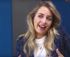 Shelly Sterk showt haar prachtige babybuik in zwangerschapsfotoshoot