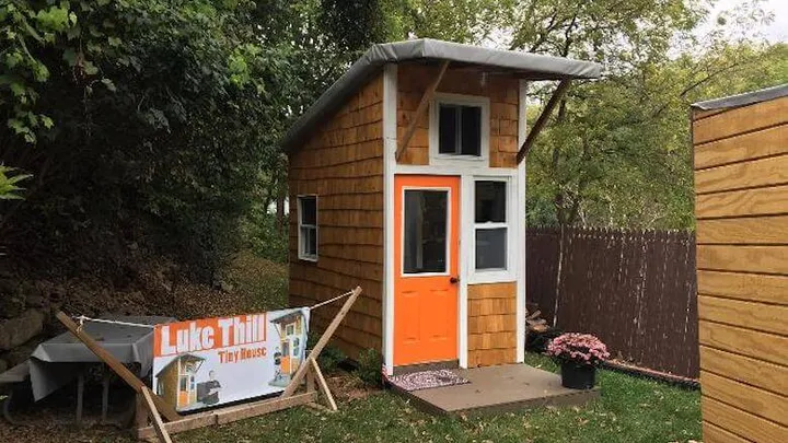 13-jarige jongen bouwt ‘tiny house’, de binnenkant ziet er geweldig uit!