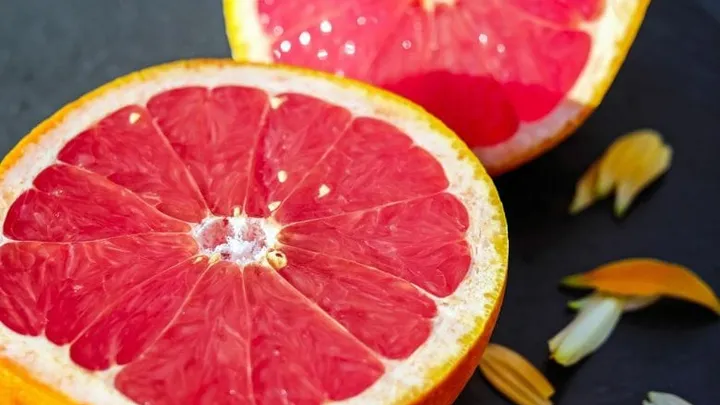 Esta es la razón por la que debes limpiar tu baño con un pomelo