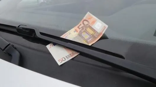 Wow! 50 Euro an deinem parkenden Auto! Mitnehmen? Das wäre ein großer Fehler...