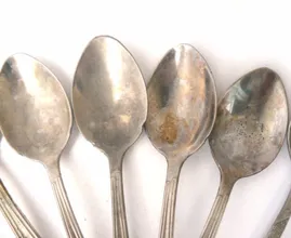 Is your cutlery covered in rust spots? With this trick they will be gone in no time!