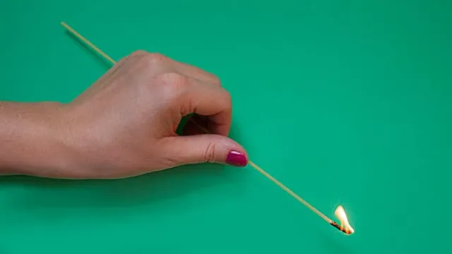 Genius: This is the reason why you should light a piece of spaghetti on fire!