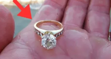 Vrouw vindt diamanten ring op strand - als juwelier hem ziet, wordt hij bleek