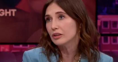 Kijkers Jinek afgeleid door nieuw gebit Carice van Houten
