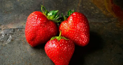 Dégoûtant : après avoir vu cette vidéo, vous ne pourrez jamais manger une fraise sans la laver