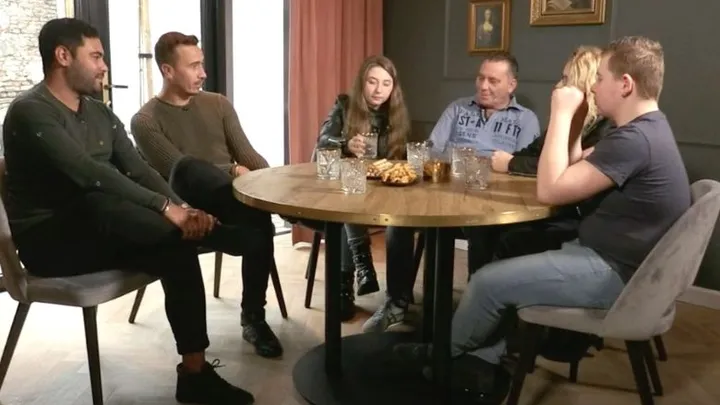 Gemixte reacties over rijke en arme familie in Steenrijk, Straatarm
