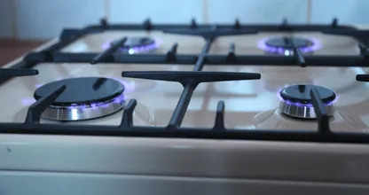 Een schoon gasfornuis zonder te schrobben? Met deze tip kan het