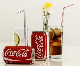Coca-Cola bringt sein erstes Getränk mit Alkohol auf den Markt!