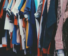 Kleine kledingkast? 7 tips om optimaal gebruik te maken van je kastruimte