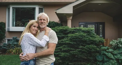 Vrouw ontdekt een onaangename verrassing op een familiefoto, vraagt daarna scheiding aan