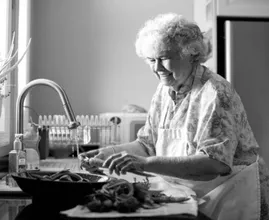 10 consigli della nonna per la pulizia che funzionano ancora oggi